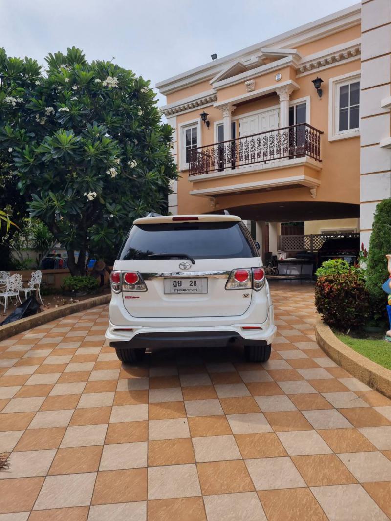 TOYOTA Fortuner 2.7 2013