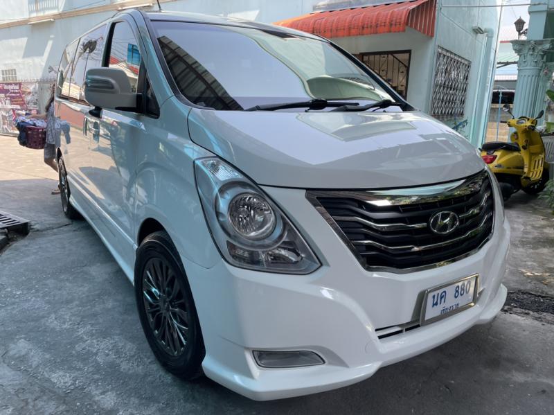 HYUNDAI H1 2015