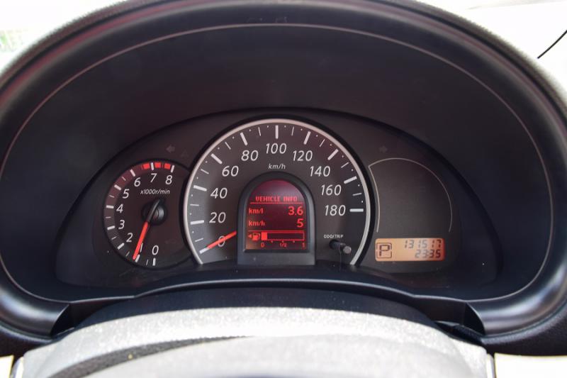 NISSAN EL  2011