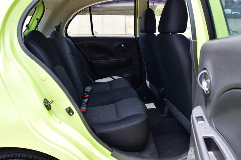 NISSAN EL  2011
