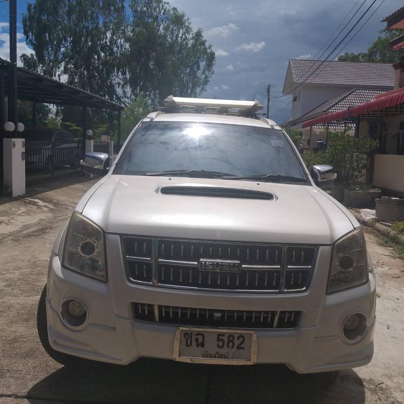 ISUZU MU7 2011