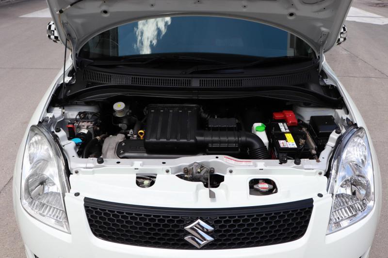 SUZUKI Swift 1.5 GL 2012