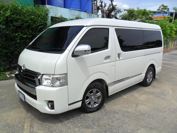 TOYOTA Ventury 2015