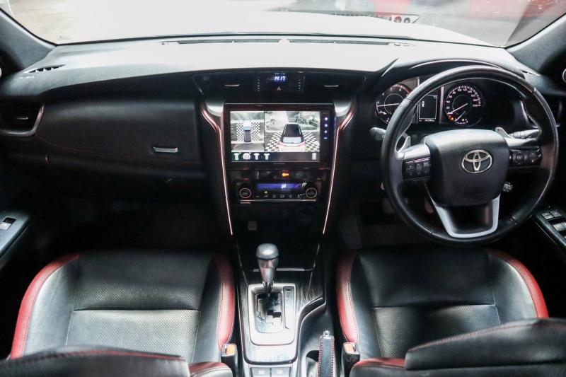 TOYOTA FORTUNER 2.4 LEGENDE 2021