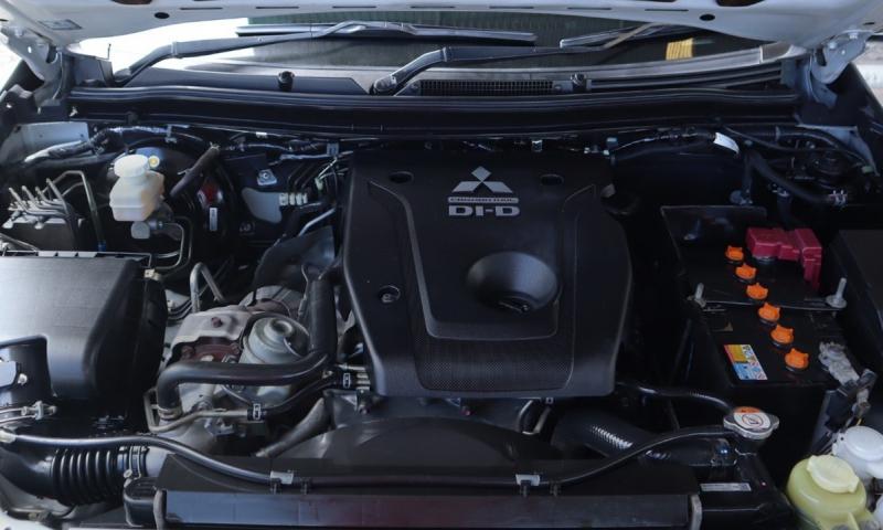 MITSUBISHI Pajero 2016