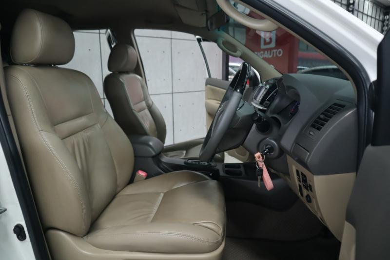 TOYOTA Fortuner 2011