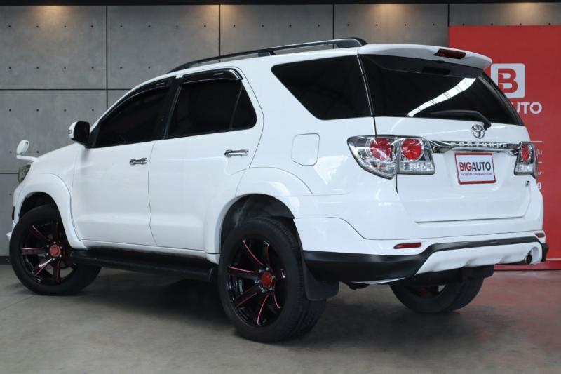 TOYOTA Fortuner 2011