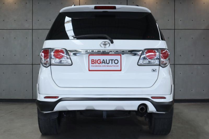 TOYOTA Fortuner 2011