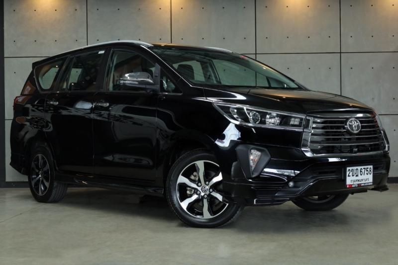 TOYOTA Innova 2021