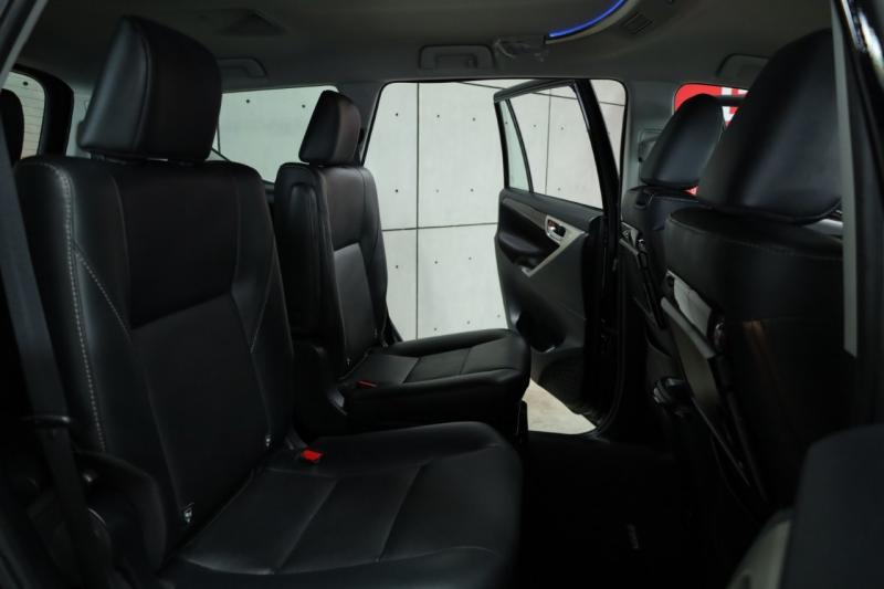 TOYOTA Innova 2021