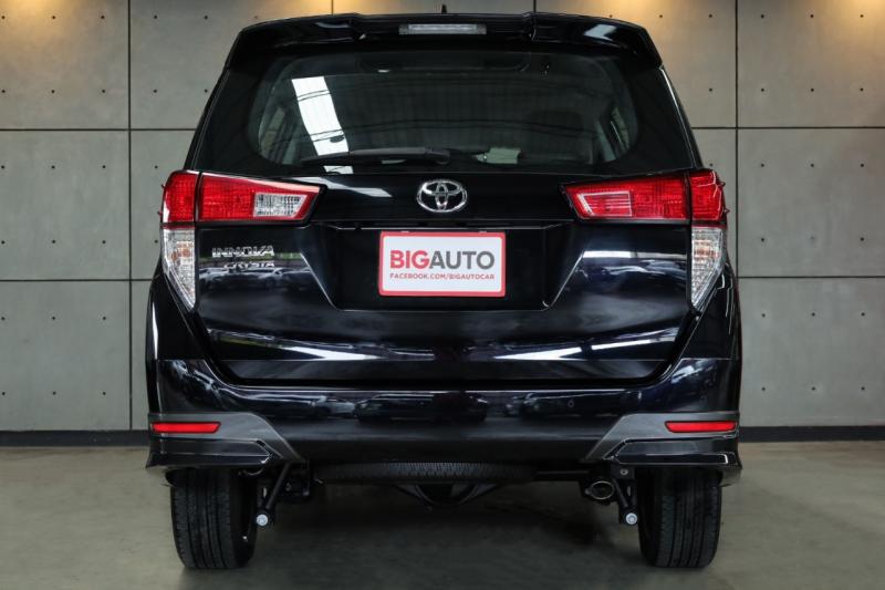 TOYOTA Innova 2021