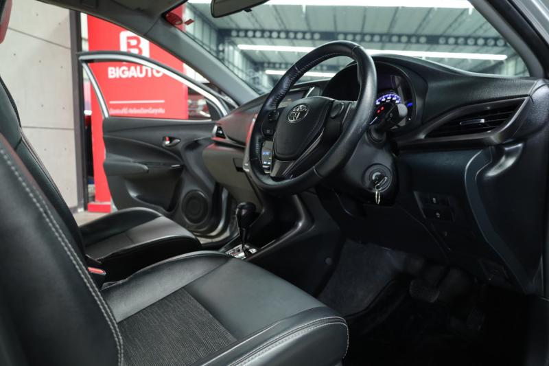 TOYOTA Yaris 2021