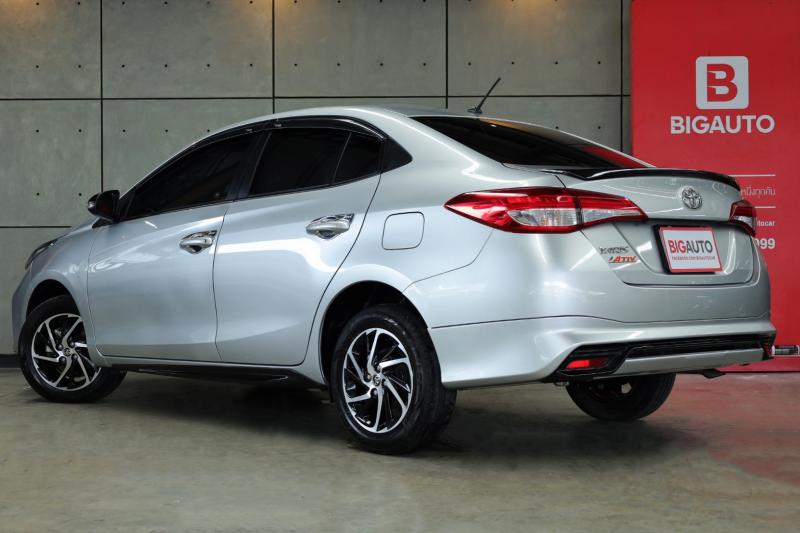 TOYOTA Yaris 2021
