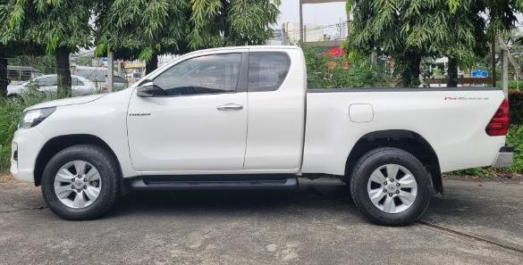 TOYOTA Hilux Revo 2.4 E 2019