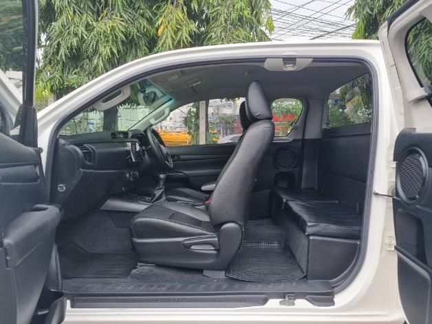 TOYOTA Hilux Revo 2.4 E 2019