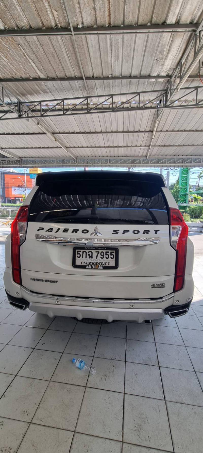 MITSUBISHI pajero 2015