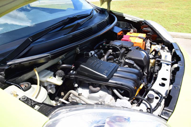 NISSAN V 2010