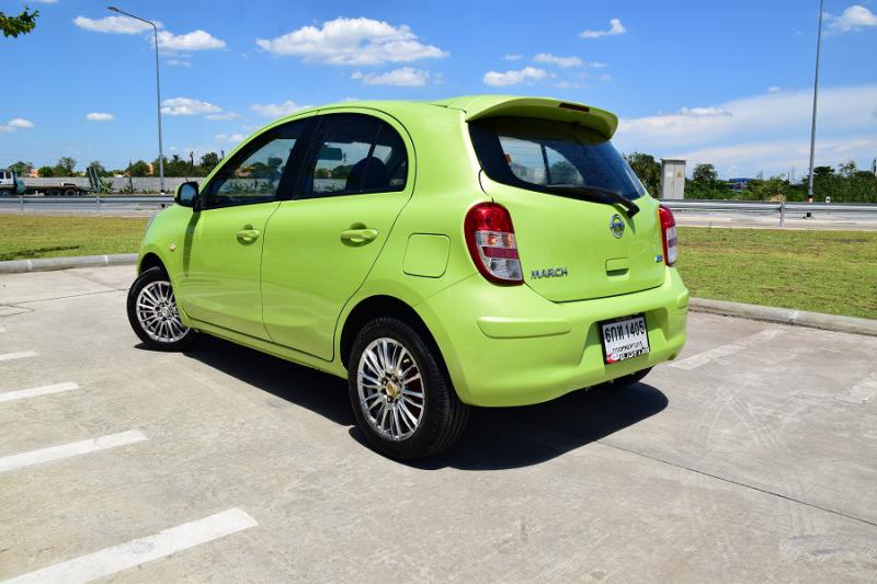 NISSAN V 2010