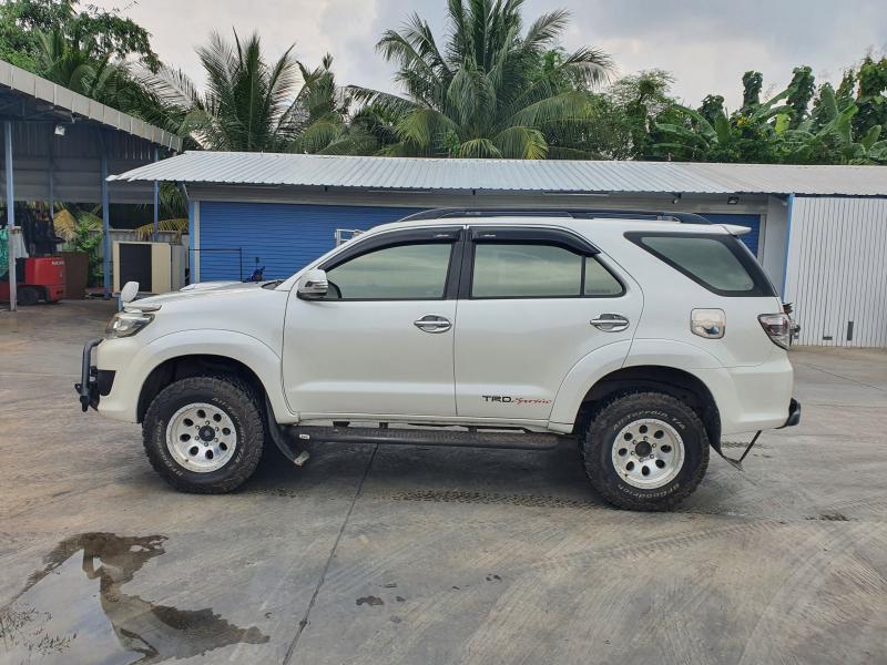 TOYOTA FORTUNER 3.0V 4WD 2012