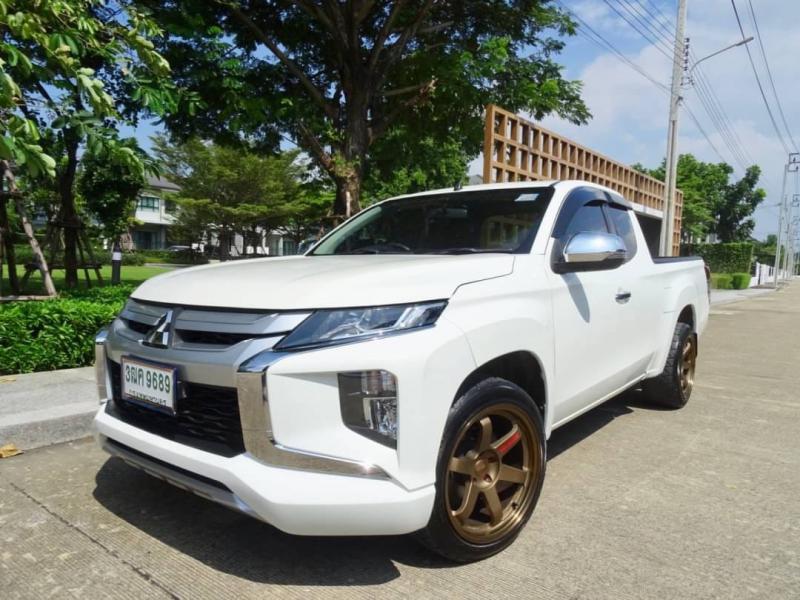 MITSUBISHI Triton 2020