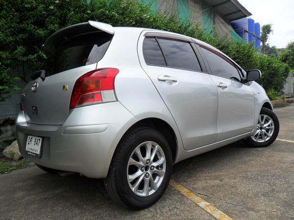 TOYOTA Yaris 2009