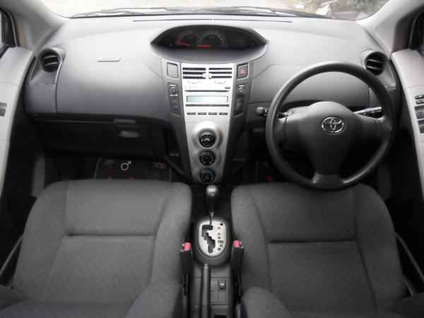 TOYOTA Yaris 2009