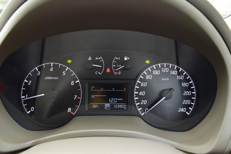 NISSAN E  2012