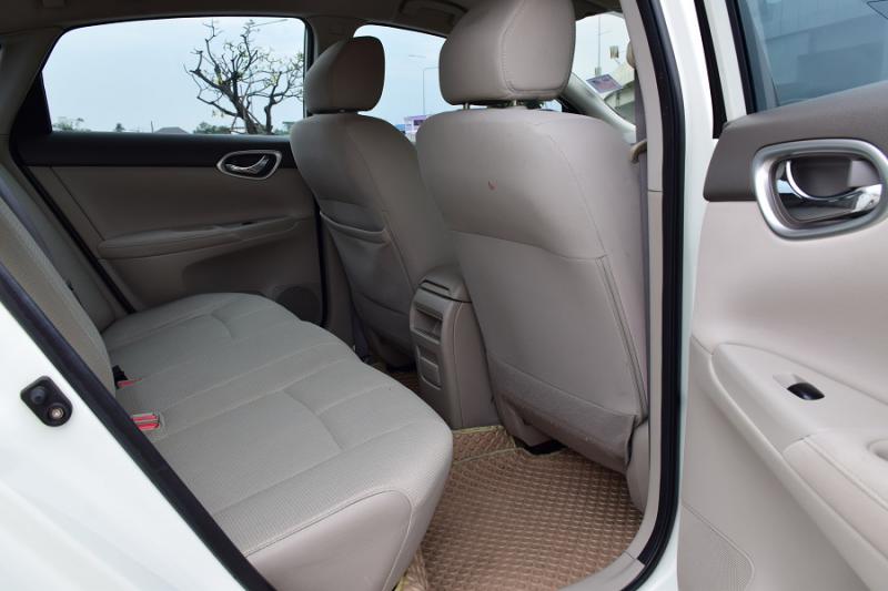 NISSAN E  2012