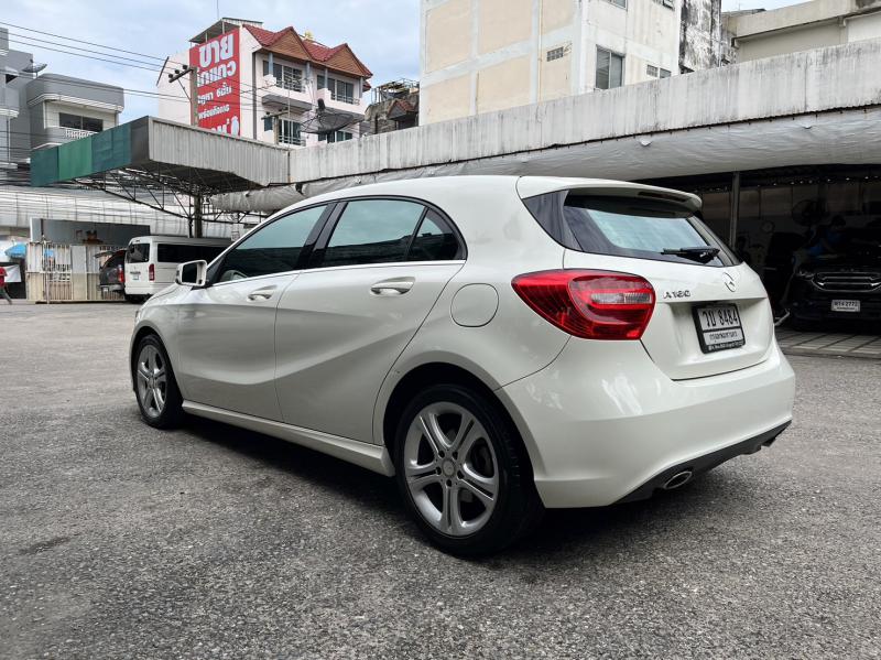 BENZ A180 2014