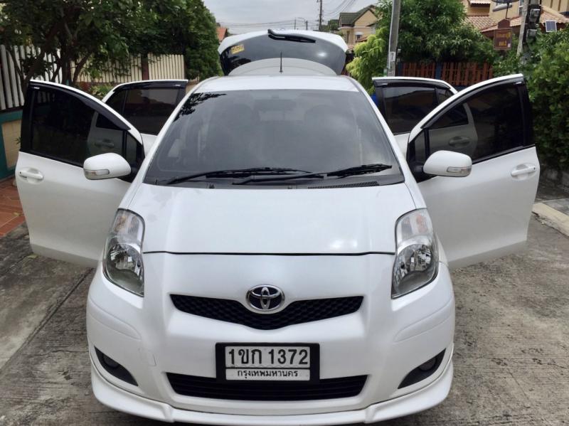 TOYOTA Yaris 2011