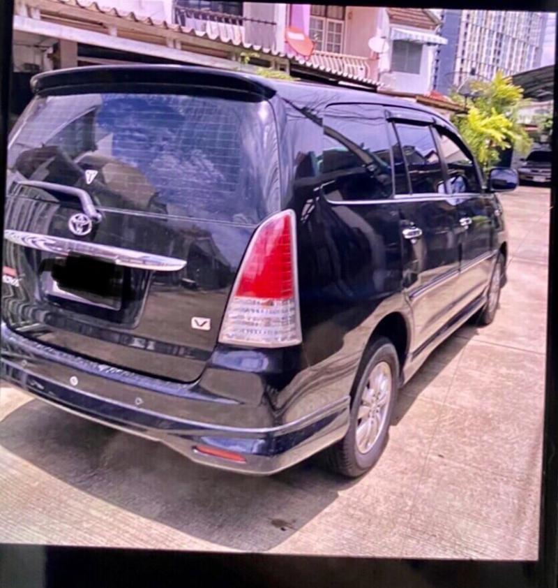 TOYOTA INNOVA 2010