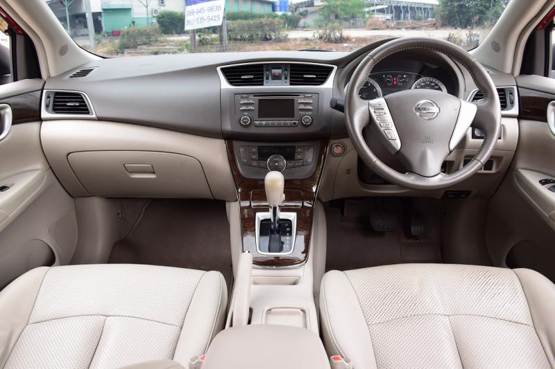 NISSAN Vท็อปออฟชั่นส์ 2012