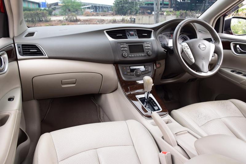 NISSAN Vท็อปออฟชั่นส์ 2012