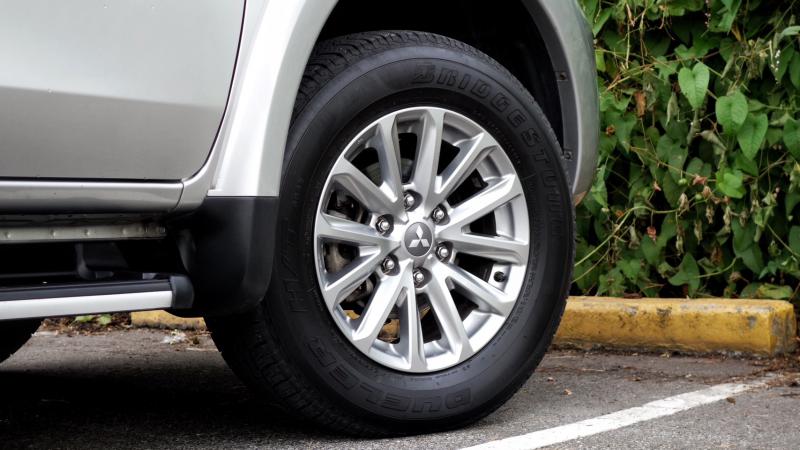 MITSUBISHI Triton2.4 GLS Plus M 2015