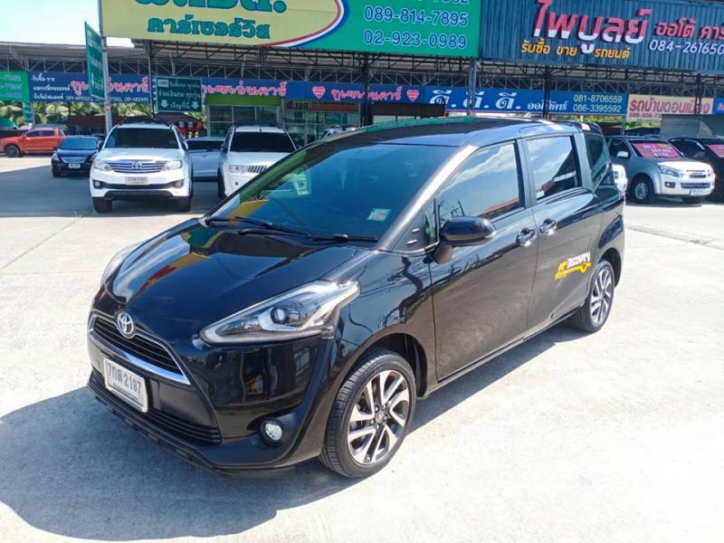 TOYOTA Sienta 1.5 2015