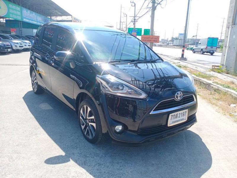 TOYOTA Sienta 1.5 2015