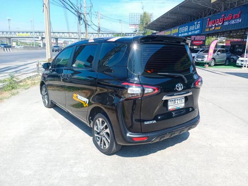 TOYOTA Sienta 1.5 2015