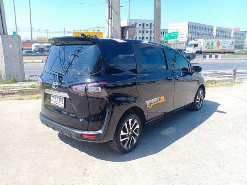 TOYOTA Sienta 1.5 2015