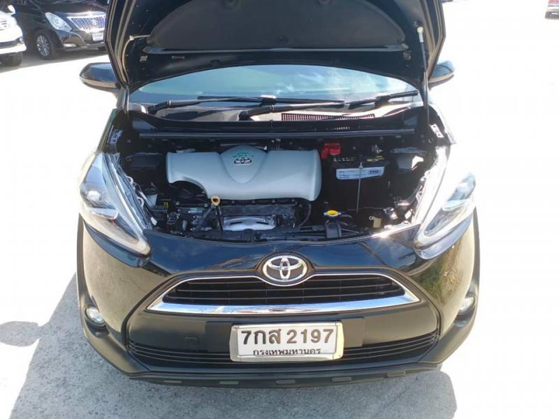 TOYOTA Sienta 1.5  2015