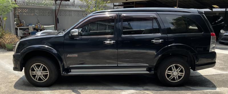 ISUZU MU-7 Super Platinum 2010
