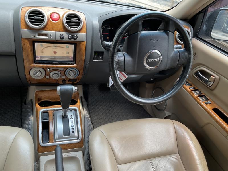 ISUZU MU-7 Super Platinum 2010