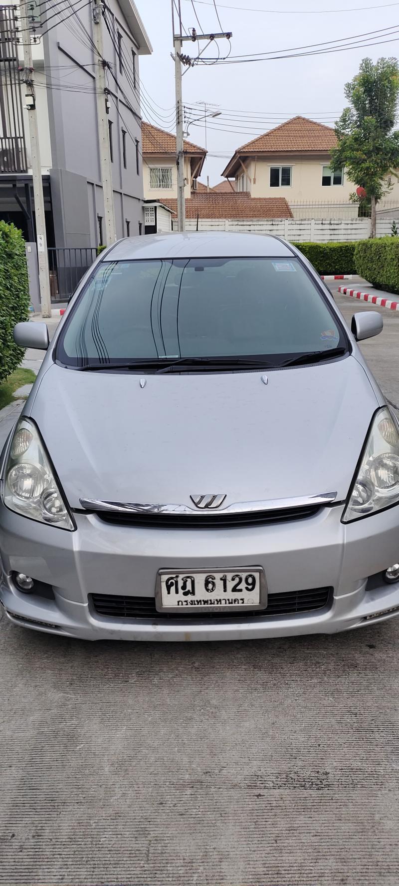 TOYOTA Wish 2004