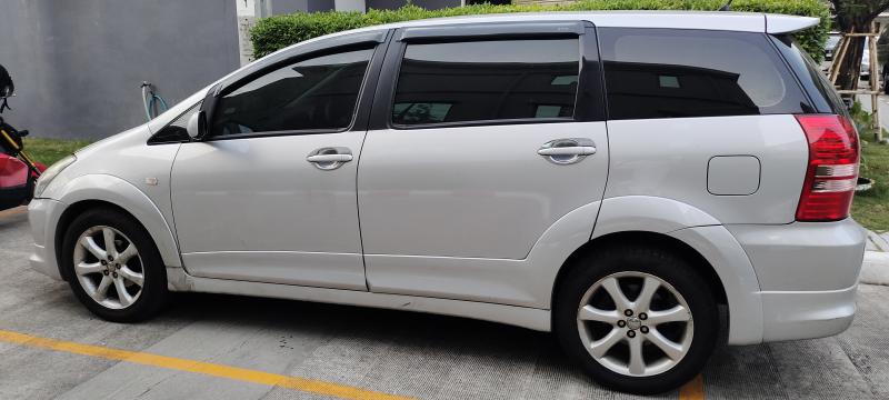TOYOTA Wish 2004