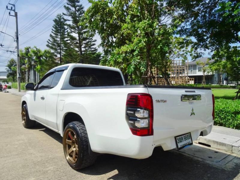 MITSUBISHI Triton 2020