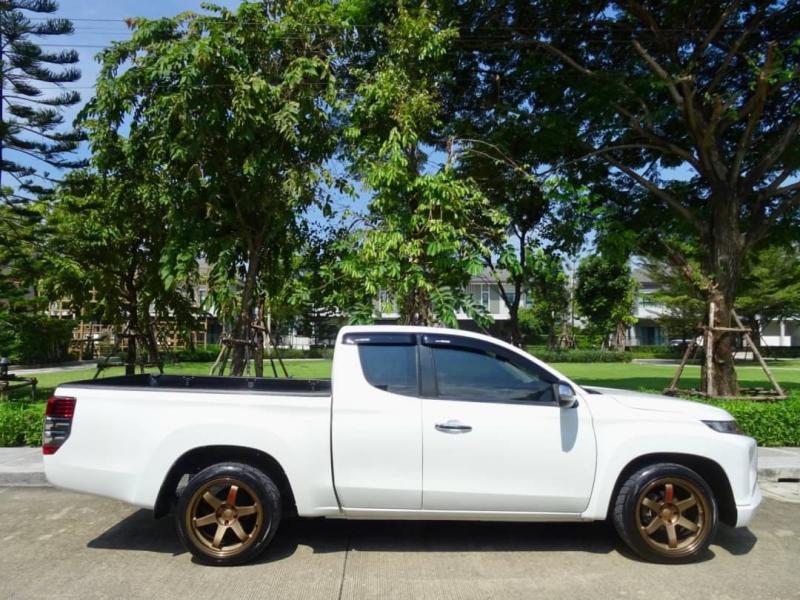 MITSUBISHI Triton 2.4GLX 2020