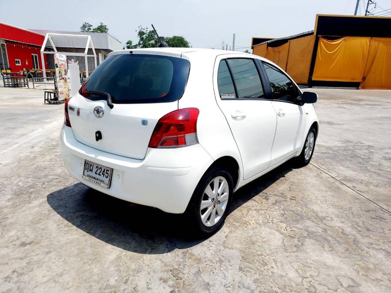 TOYOTA Yaris 1.5E 2011