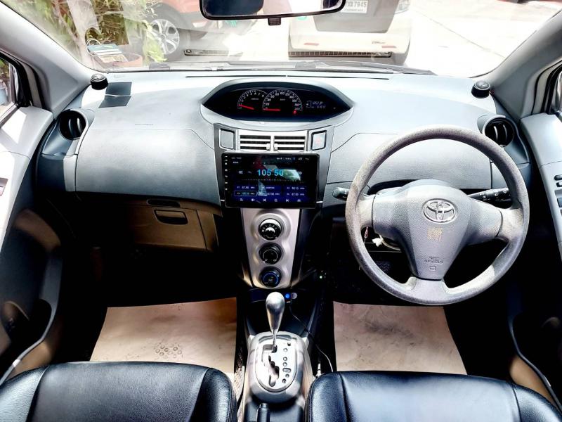 TOYOTA Yaris 1.5E 2011