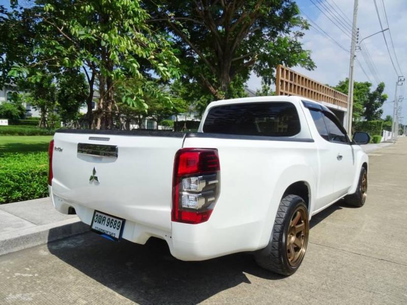 MITSUBISHI Triton 2.4GLX 2020