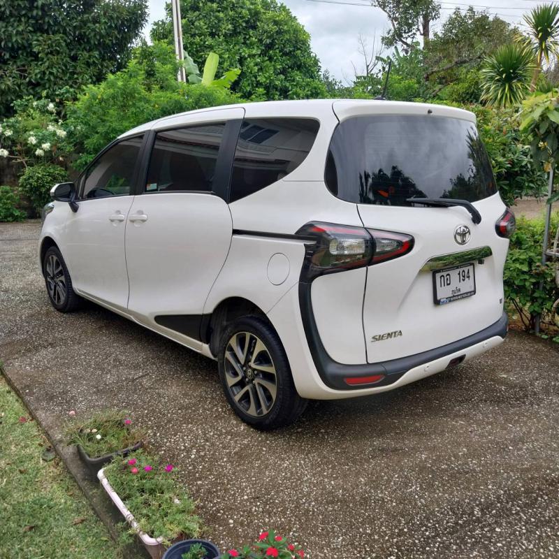 TOYOTA SIENTA 2017