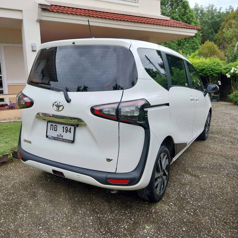 TOYOTA SIENTA 2017
